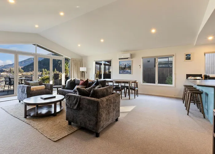 B&B only: Queenstown House Bed & Breakfast And Apartments
